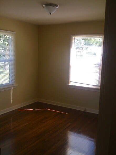 Building Photo - 1231 Longwood St