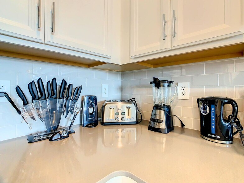 Building Photo - 955 Splash Shot Pl