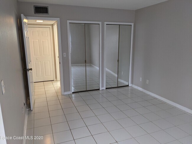 Building Photo - 3070 Sir Hamilton Cir