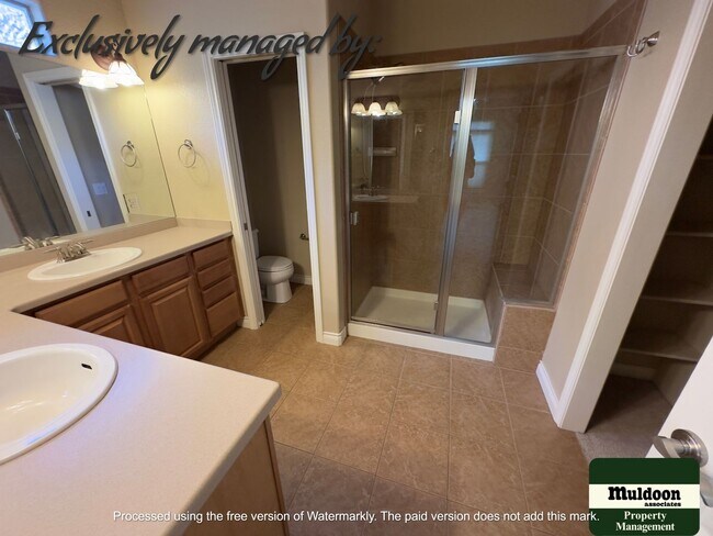 Building Photo - Beautiful University Park - Easy Living Home!
