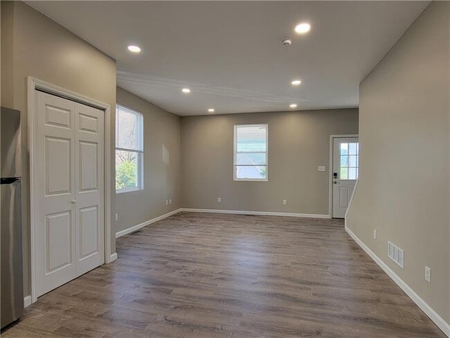 Building Photo - 1040 Wilson Pl