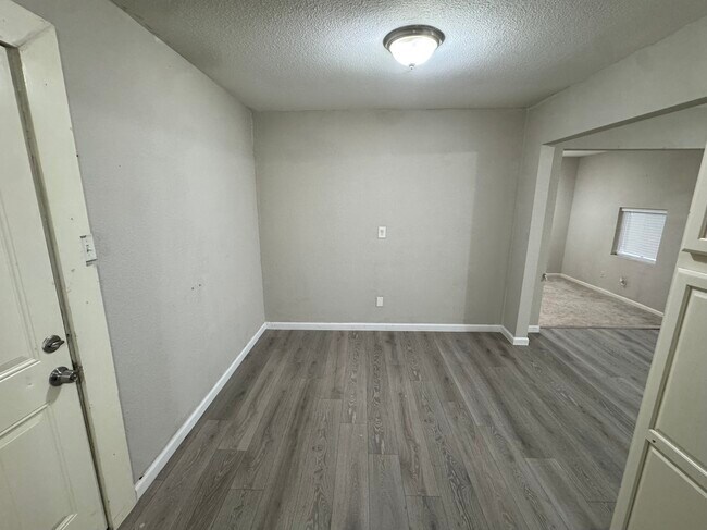 Building Photo - 406 Hillcrest St