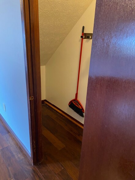 Building Photo - 136 W Pacemont Rd