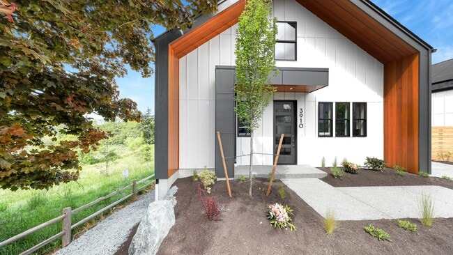 Building Photo - New Construction - 2 Bed 3 Bath - High-Eff...
