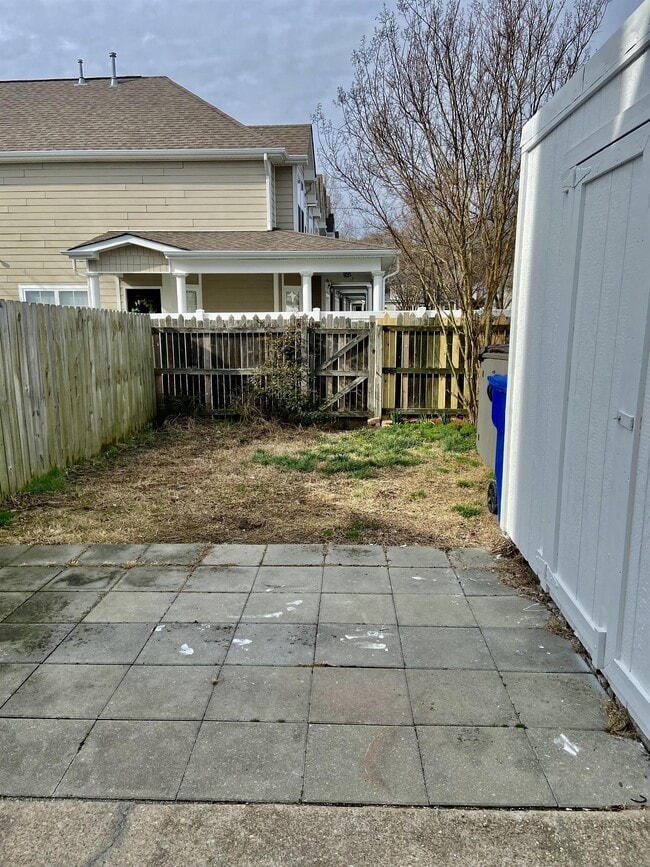 Building Photo - 247 Windbrooke Ln