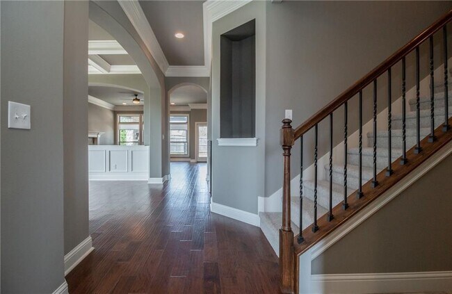 Building Photo - 5404 SW Lavender St