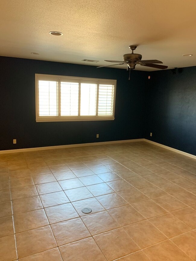 Building Photo - 5 Bd 4.5 Ba Country Home