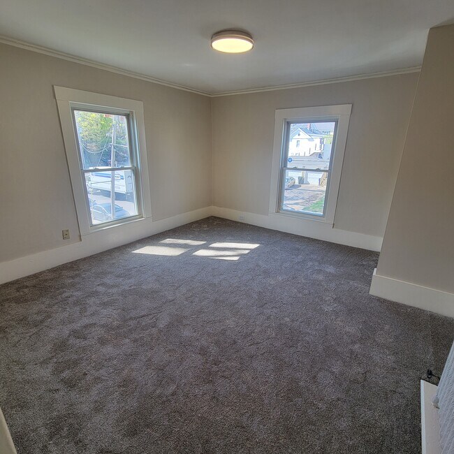 Building Photo - 15 Front St