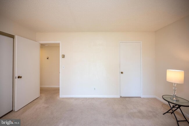 Building Photo - 15310-89-1B Beaverbrook Ct