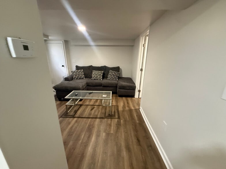 Building Photo - 1 Maple Ave