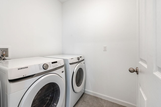 Building Photo - 3202 SW Martin St