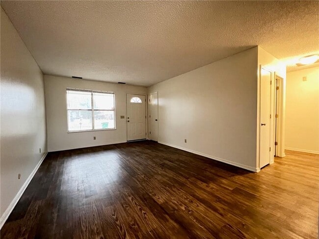 Building Photo - 2004 Horseshoe Dr