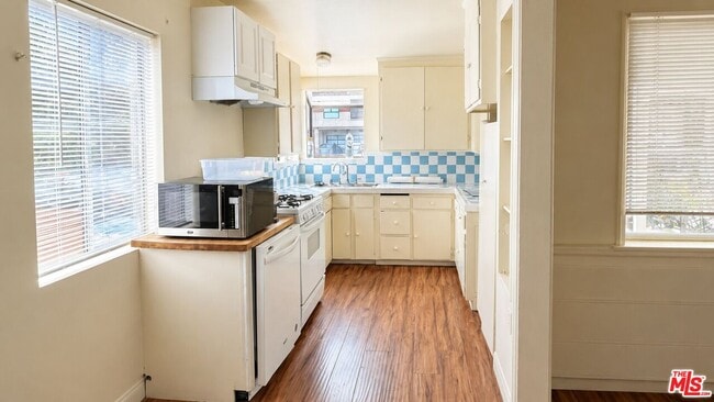 Building Photo - 3866 Bentley Ave