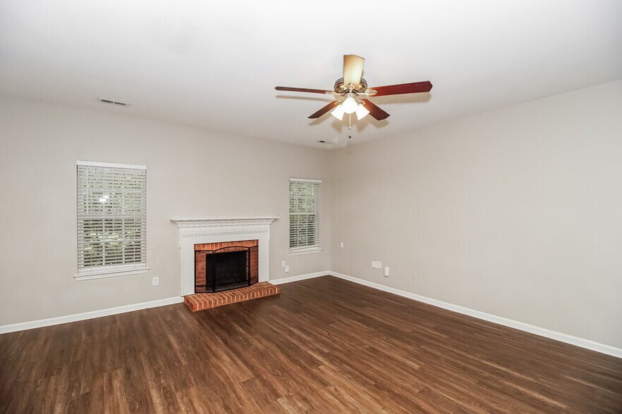 Building Photo - 11430 Northwoods Forest Dr