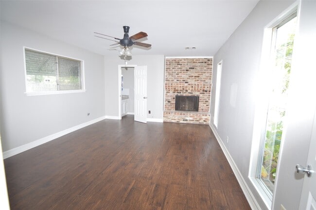 Building Photo - 1403 Elton St