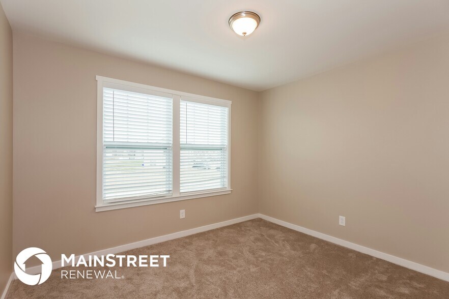 Building Photo - 3324 Saddlebrook Dr