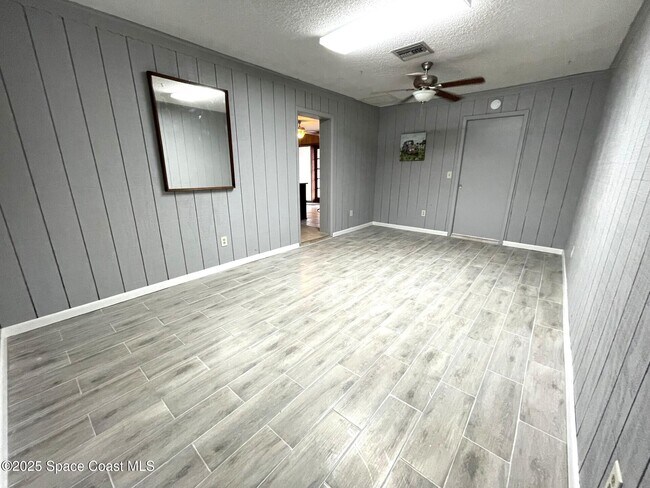 Building Photo - 1148 N Singleton Ave