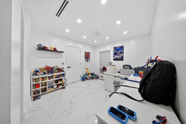 Building Photo - 849 Camellia Dr