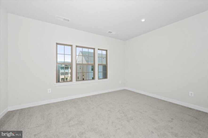 Building Photo - 19822 Habitat Ter