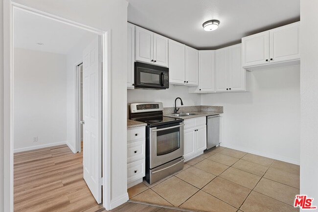 Building Photo - 5870 Benner St