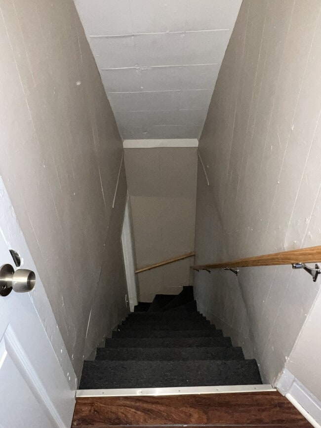 Building Photo - 367 Hawley St