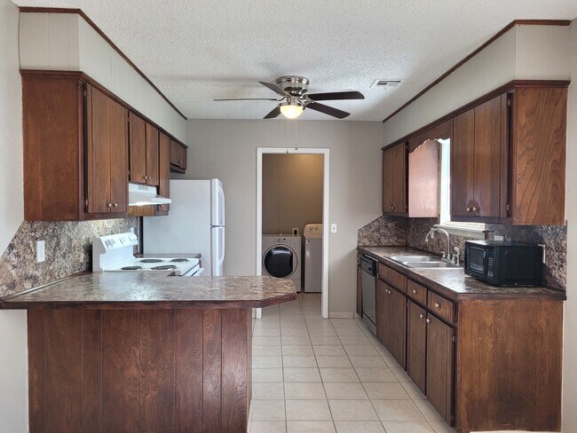 Building Photo - 1437 S Will Rogers Dr