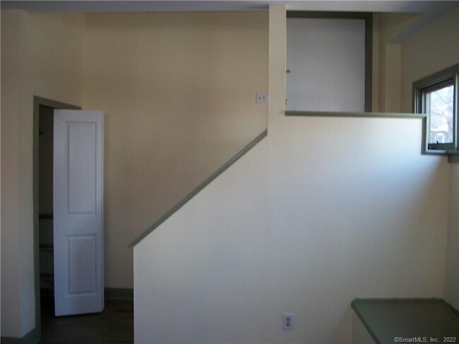 Building Photo - 35 Nash St