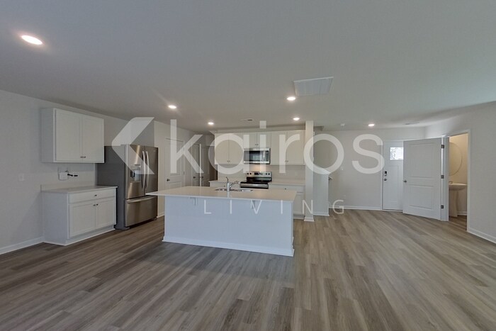 Building Photo - 126 Inez Ave