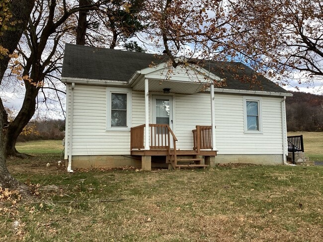 Primary Photo - Charming House in the Country