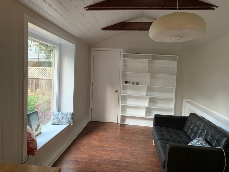 Livingroom - 2609 Dana St