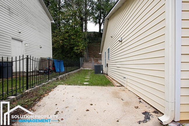 Building Photo - 4758 Pebble Trce