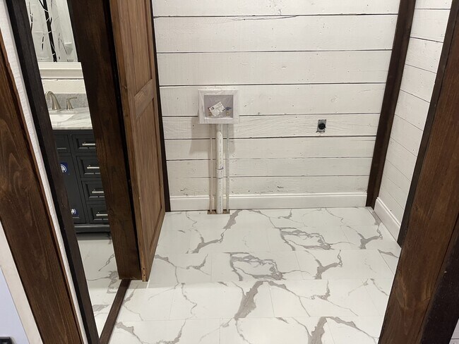 Building Photo - 112 Yates St