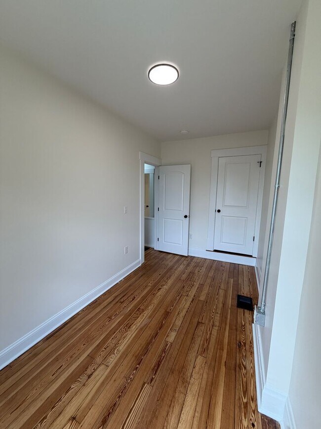 Building Photo - 2 Bed / 2 Bath with Private Garage & Fenced Yard