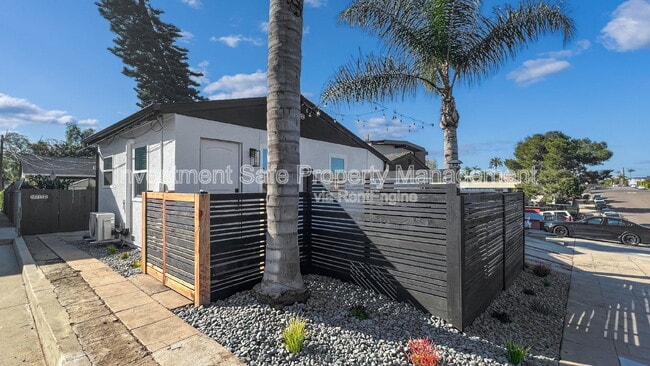 Building Photo - 3071 Hawthorn St