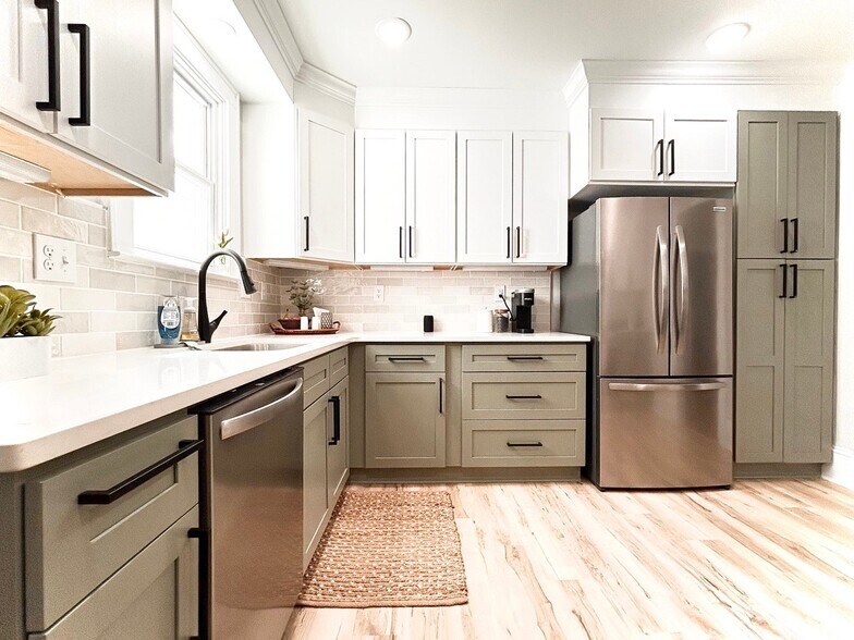 Building Photo - 2240 Queen St