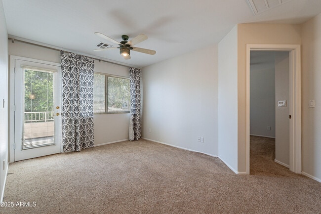 Building Photo - 2421 W Indigo Dr