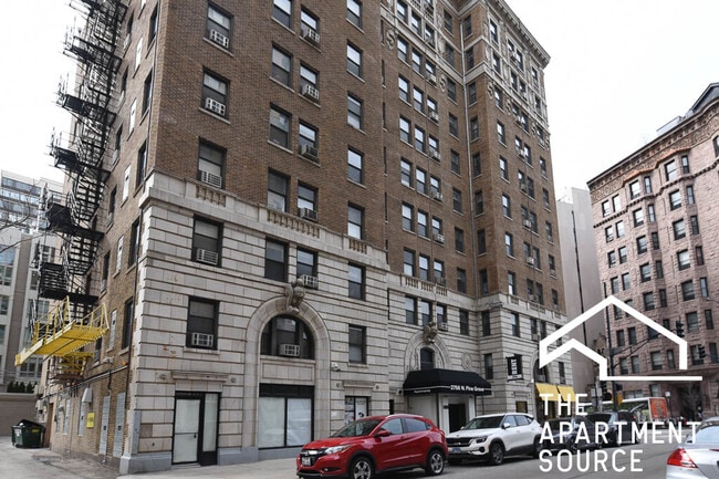 Building Photo - 2756 N Pine Grove Ave