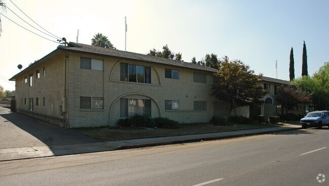 Primary Photo - 3782-3788 E Ashlan Ave