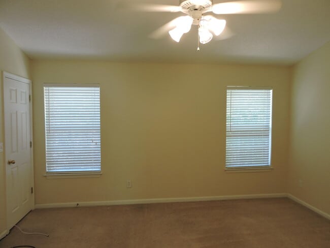 Building Photo - 149 Swaying Pine Ct