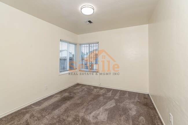 Building Photo - Single story 3BR/1BA home in convenient South Berkeley neighborhood.