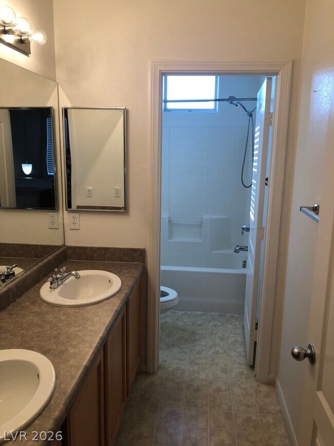 Building Photo - 706 Aloe Yucca Ave