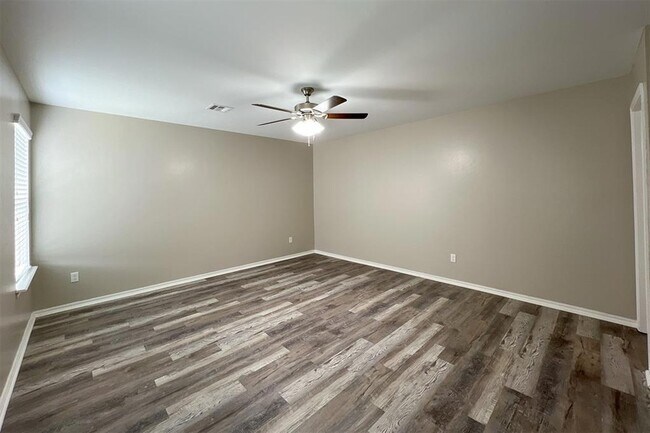 Building Photo - 737 Christian Ln