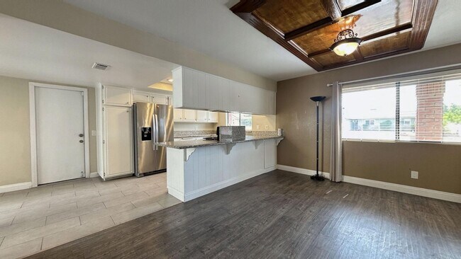 Building Photo - Custom Built 5 Bedroom 3 Bathroom Home in ...