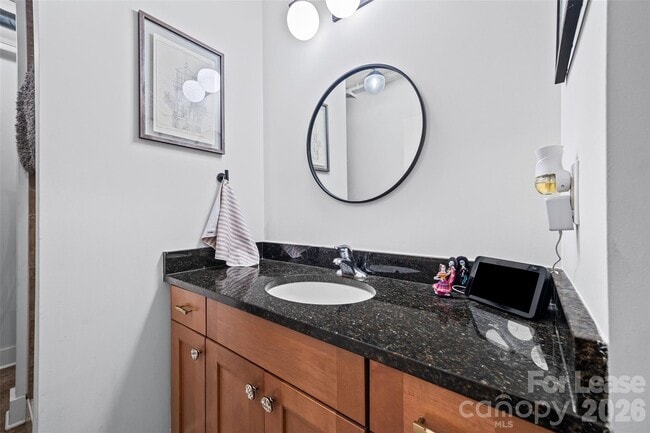 Building Photo - 715 N Graham St