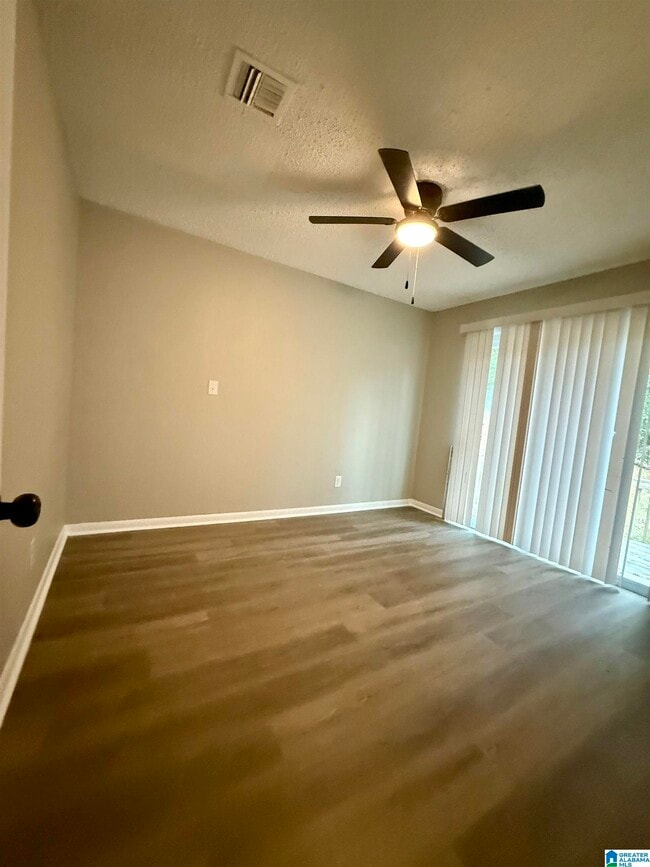 Building Photo - 205 Lake Dr Cir NE