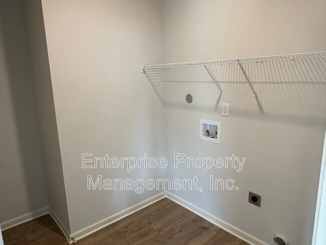 Building Photo - 55 Burr Oak Cv