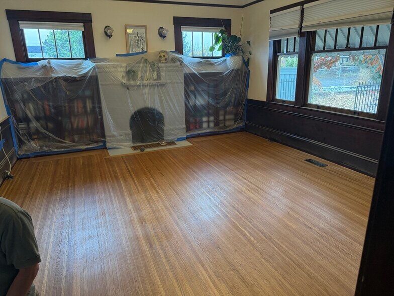 Building Photo - 4114 E 15th St