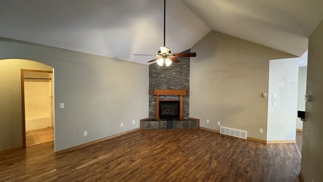 Building Photo - 3003 Oliver St