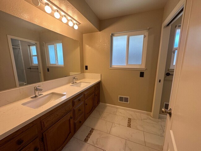 Building Photo - 2601 Bardolino Ln