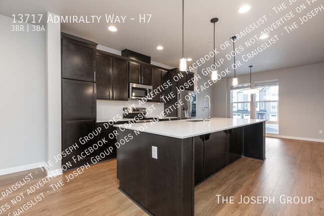 Building Photo - 13717 Admiralty Way